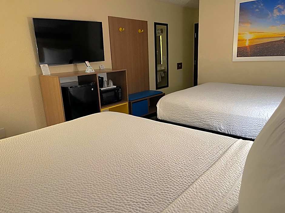 Days Inn & Suites by Wyndham Kaukauna WI