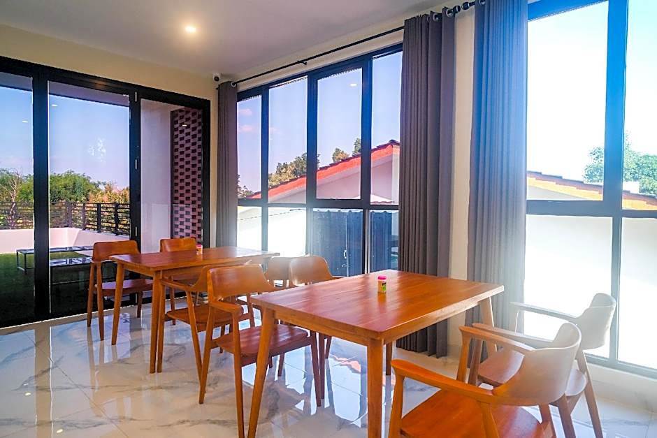 Urbanview Hotel Nardis Living near UMY