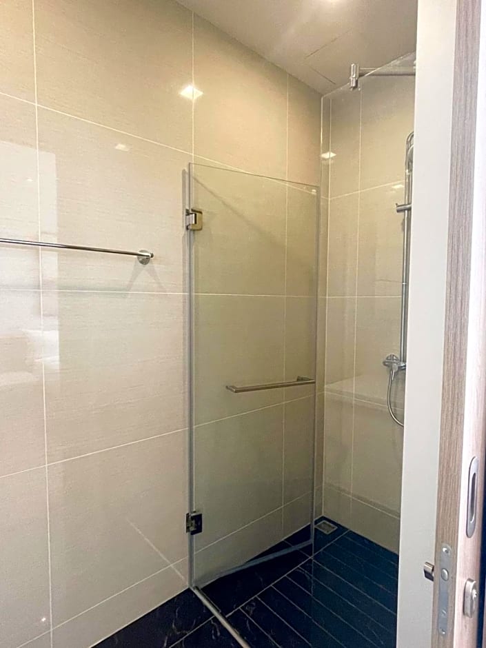 Hampton Residence Next To Emporium