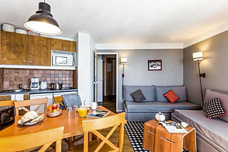 One-Bedroom Apartment with Sleeping Alcove (6 People)