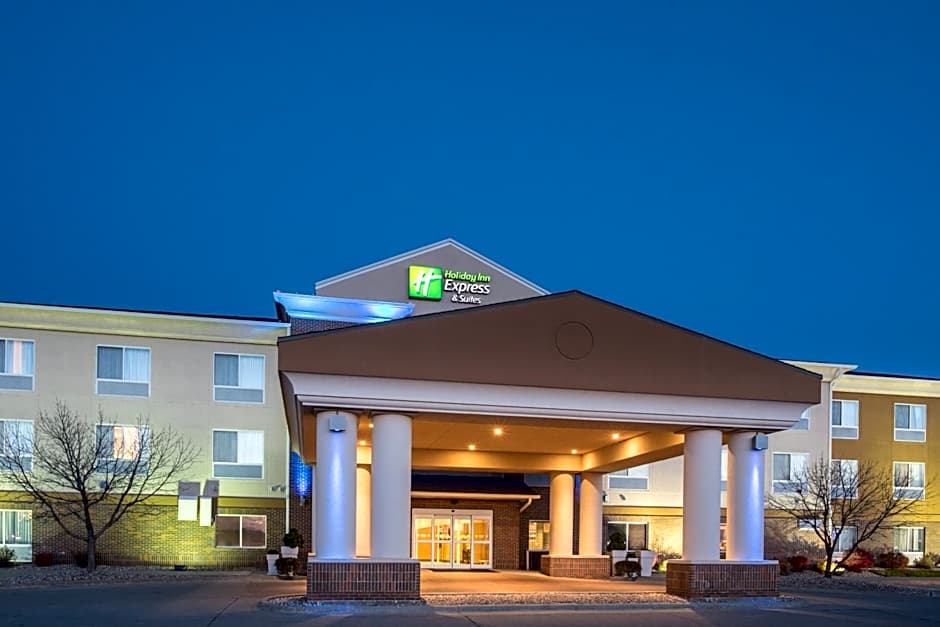 Holiday Inn Express Suites Yankton Hotel By IHG