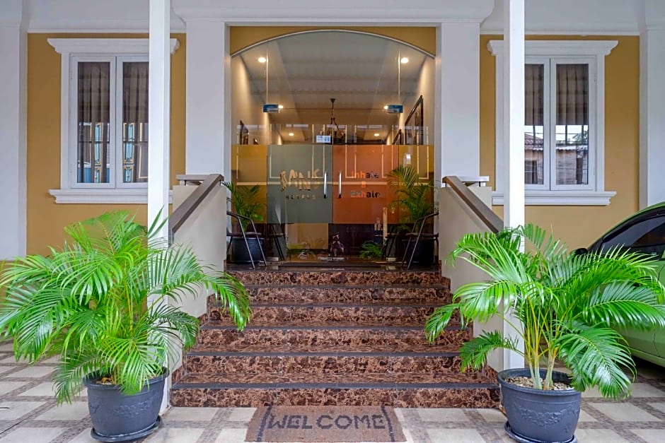 SANS Hotel Empress Simpang Lima