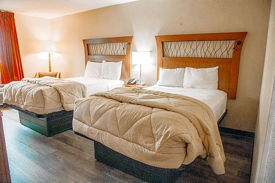 Country Garden & Suites-Benton