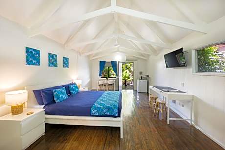 Queen Cabin with Ensuite - Adults Only