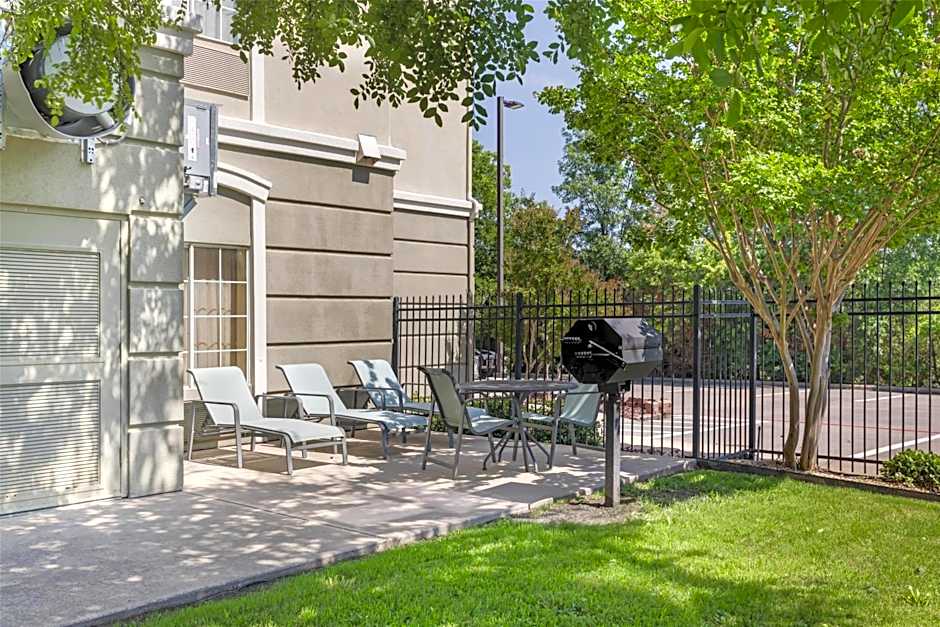 Best Western Plus Monica Royale Inn & Suites