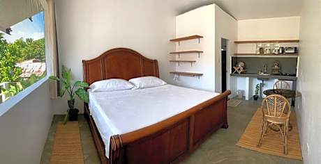 Cozy Studio w King Bed, Full Kitchen & Outdoor BBQ