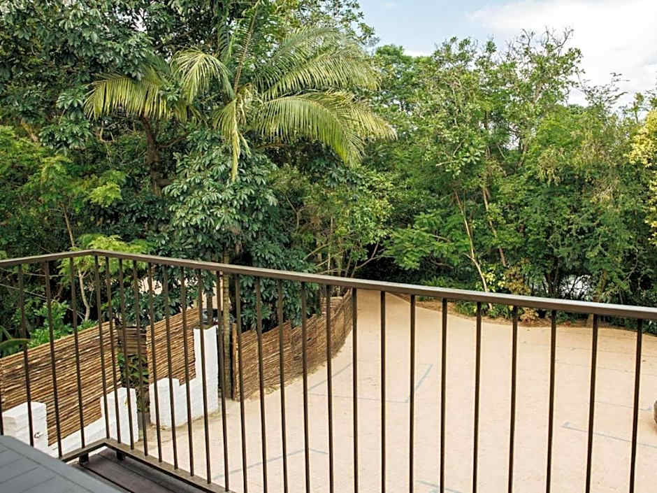 Bushbaby Valley Lodge