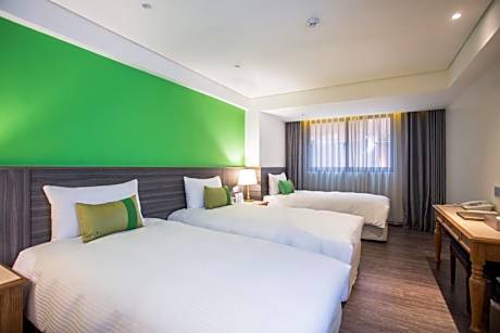 Deluxe Triple Room with 3 Single Beds