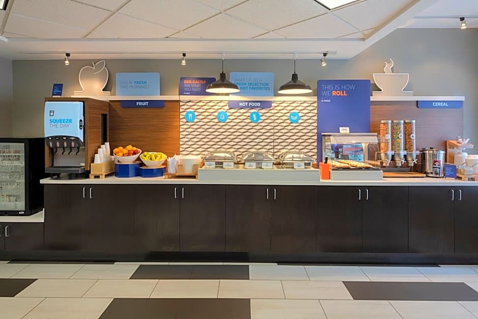 Holiday Inn Express & Suites Tilton By IHG