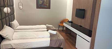 King Suite with Pool View