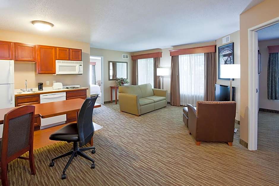 GrandStay Residential Suites Hotel - Eau Claire