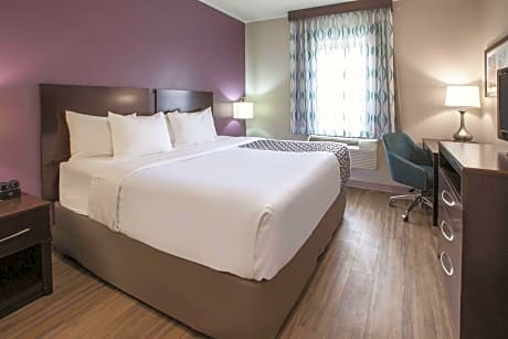 1 King Bed Non Smoking