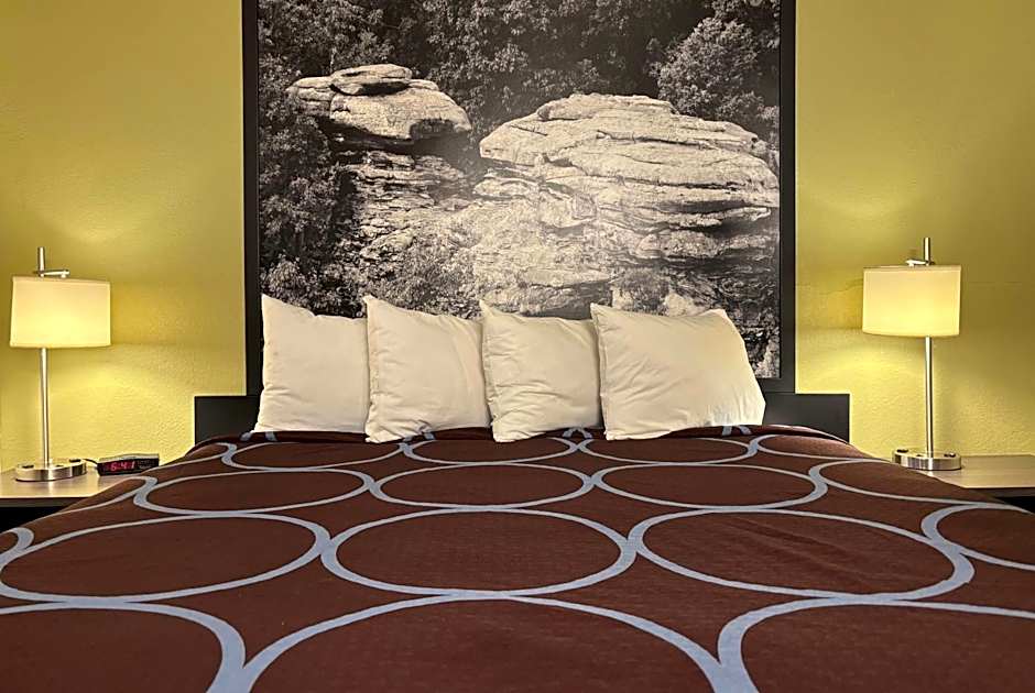 Super 8 by Wyndham Metropolis