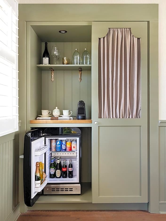 Le Petit Pali at 8th Ave