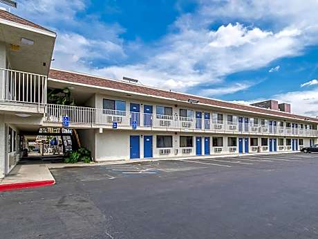 Motel 6-Bakersfield, CA - Airport