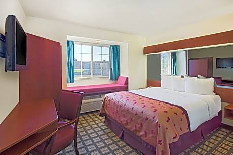 Queen Room - Mobility Access/Non-Smoking