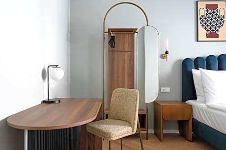 1 Bedroom Apartment with Balcony