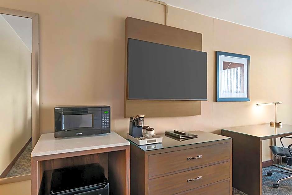 Best Western Plus Kansas City Sports Complex Hotel