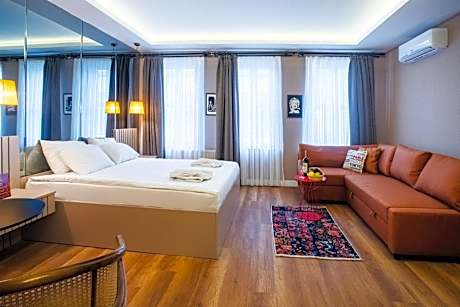 Deluxe Quadruple Room