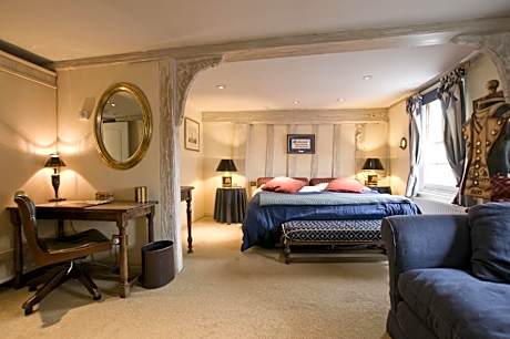 Rooms at The Inn - Deluxe King Room
