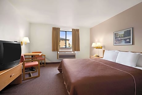 1 King Bed Mobility Accessible Room Non-Smoking