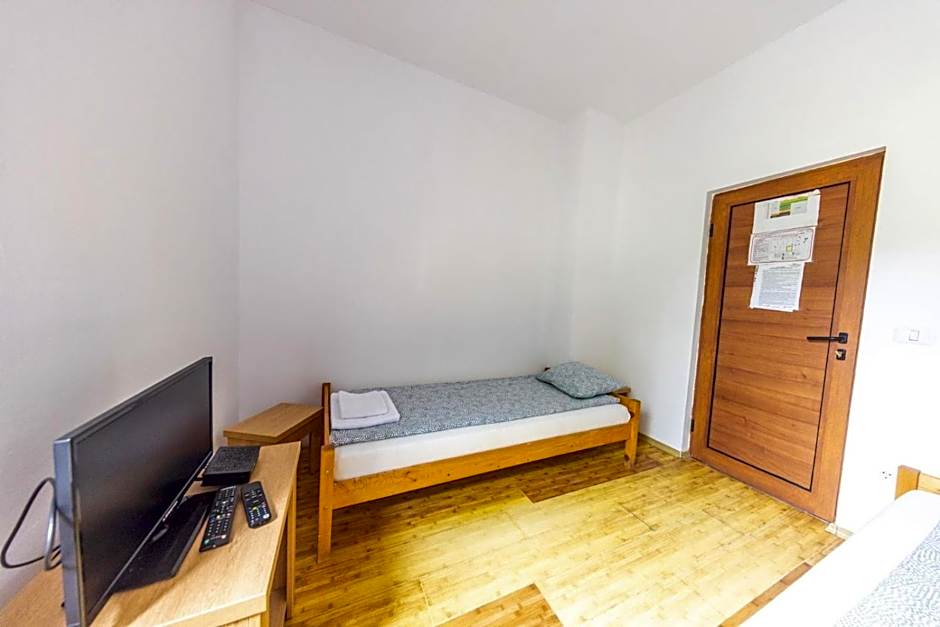 Route 68 Hostel Gurasada Park