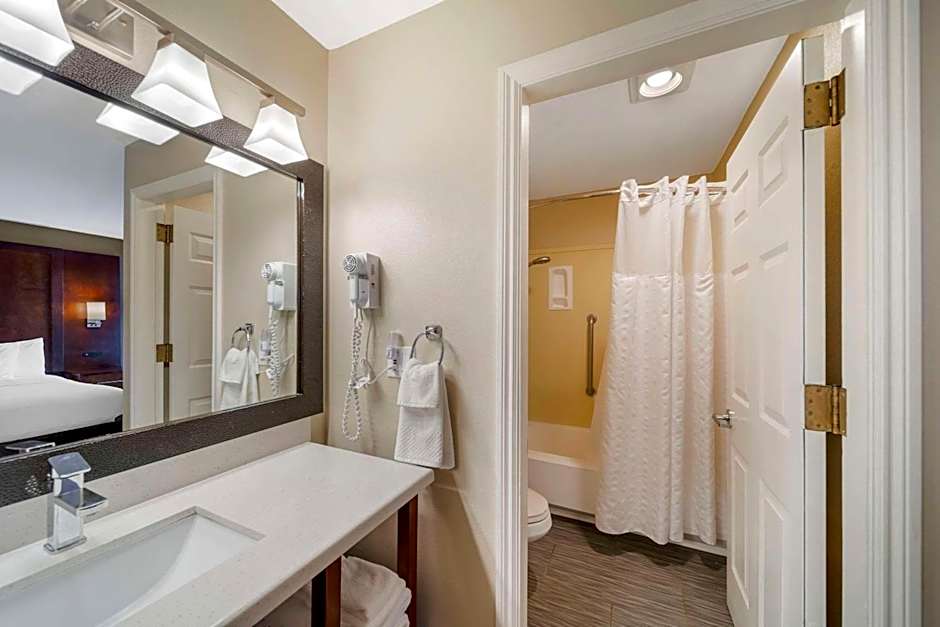 Comfort Suites Red Bluff Near I-5