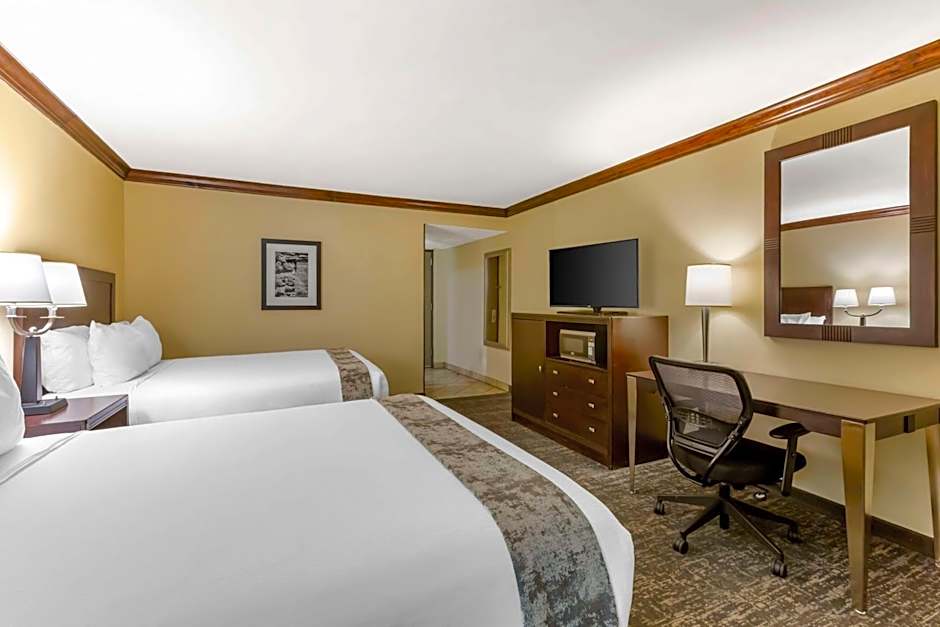 Best Western Plus Raton Hotel