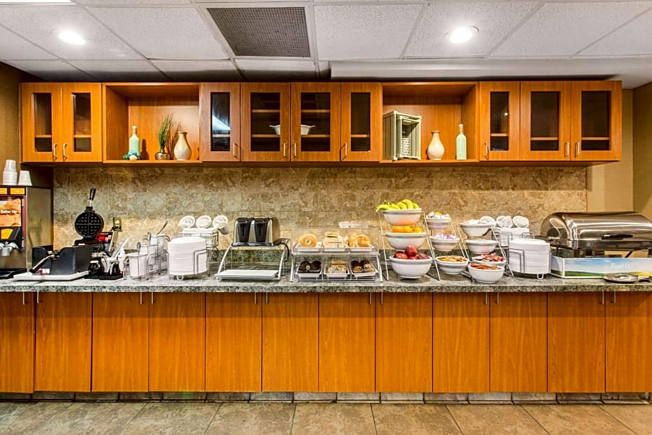 Comfort Suites Wilmington near Downtown