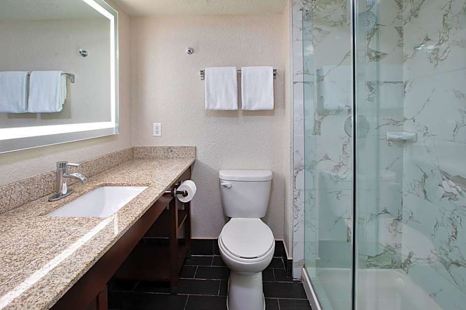 Holiday Inn Express & Suites Eden Prairie  Minneapolis By IHG