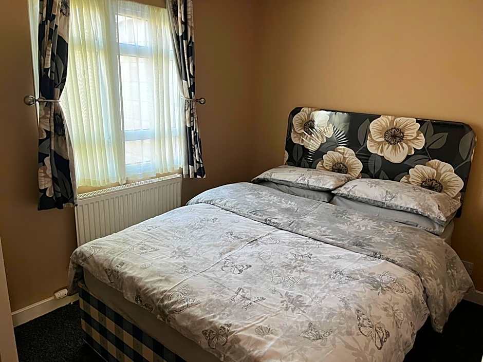 Red Deer Village Holiday Park - 3 Bedroom, Self-Catering Chalet