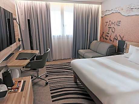 Classic Room with One Queen Bed and One Single Bed