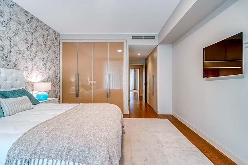 Suite BK - 3 Pools - Gym - AC - Huge Balcony