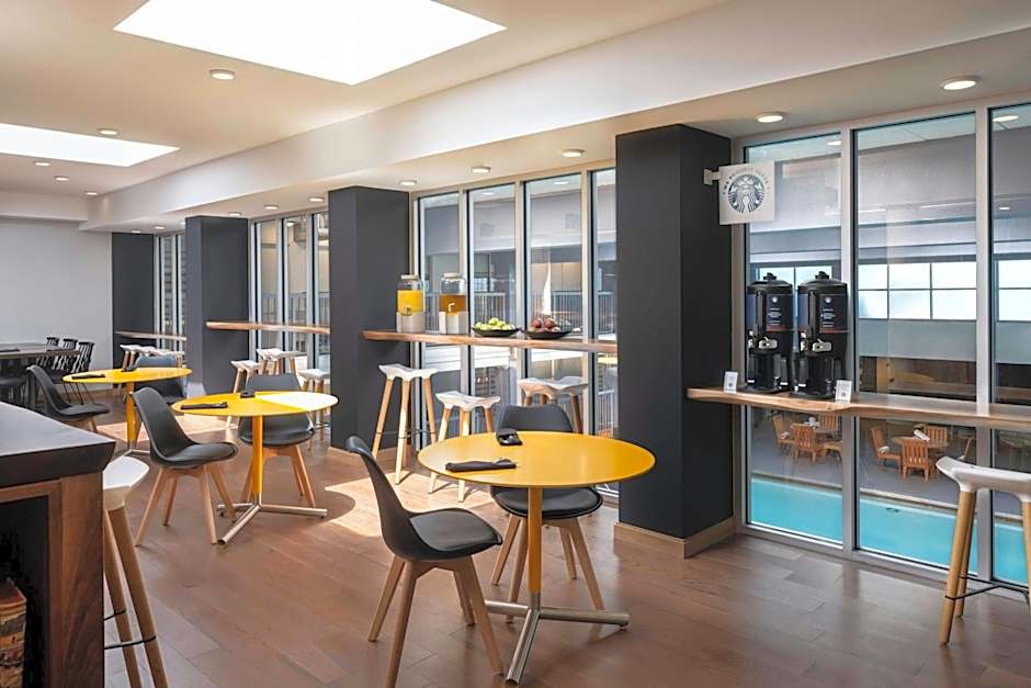 Renaissance by Marriott Minneapolis Bloomington Hotel