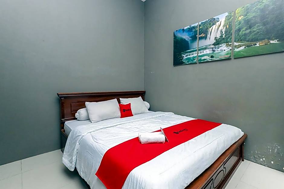 RedDoorz Syariah @ House Of Melati Kepanjen