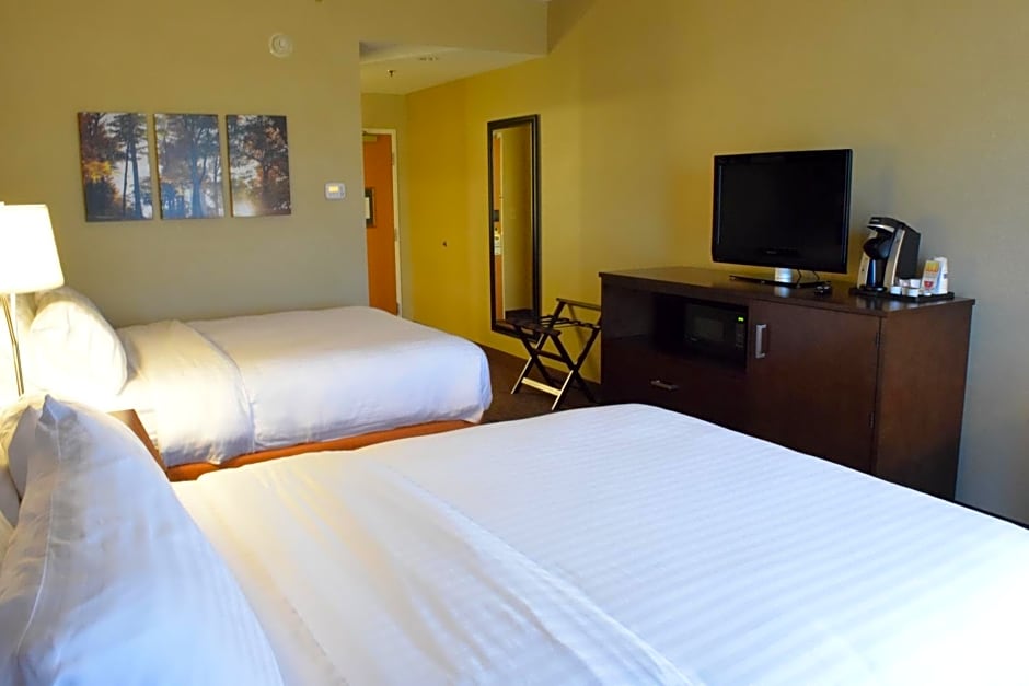 Holiday Inn Express Hotel & Suites Watertown - Thousand Islands