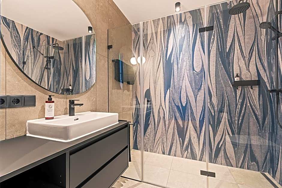 Motel42-Temporary Living