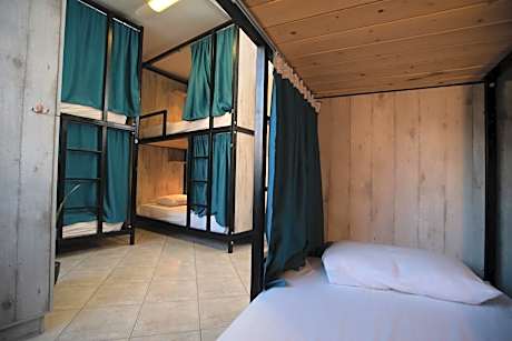 Bed in 8-Bed Mixed Dormitory Room