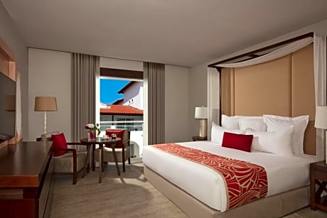 Preferred Club Honeymoon Suite, 1 King Bed