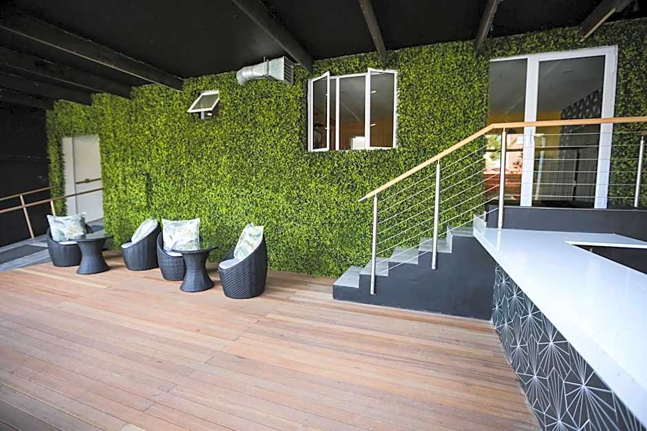 New National Hotel and Conference