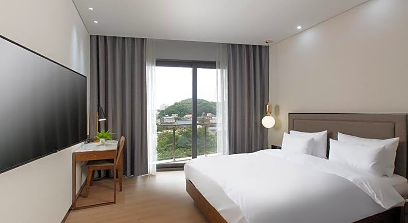 N Bridge Hotel