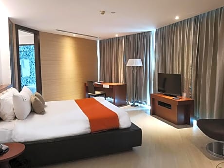 Two-Bedroom Oceanfront Royal Suite