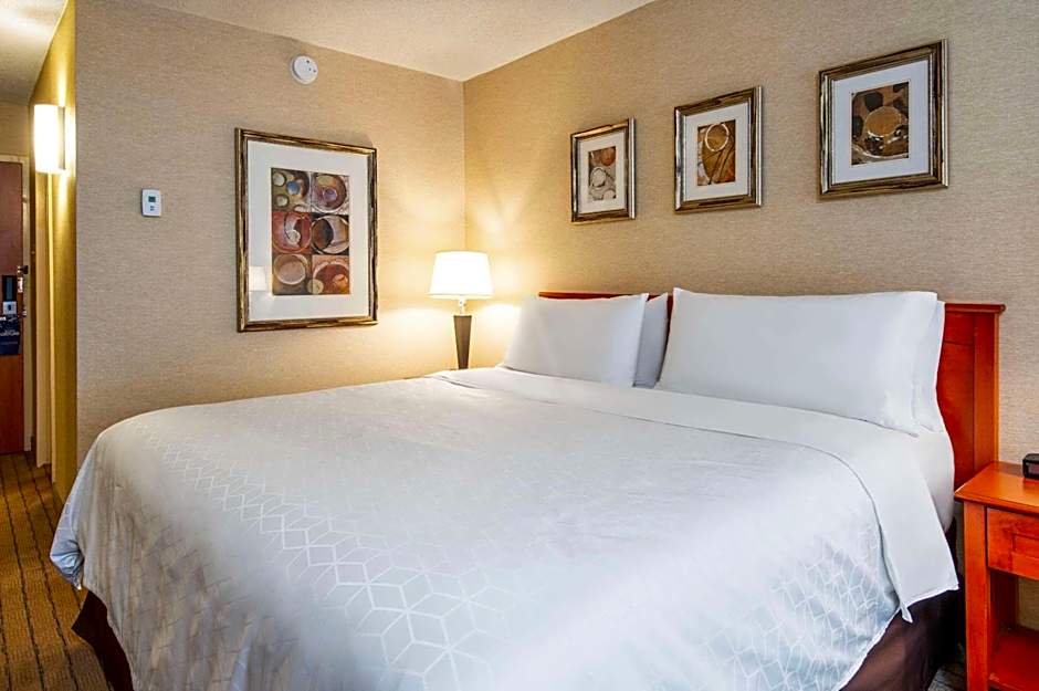 Allure Hotel & Conference Center