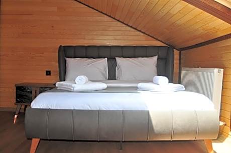 Suite with Lake View