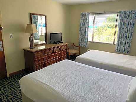 Family Room with Three Double Beds - Oceanfront - Private Balcony