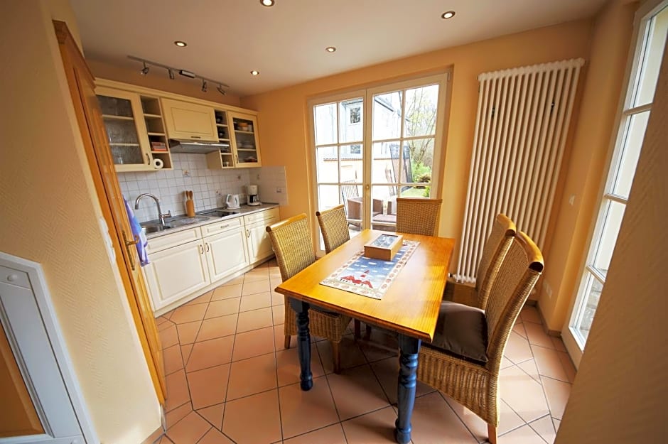 Yacht- , und Reisemobilhafen "Historisches Fährhaus" Wendenschloss