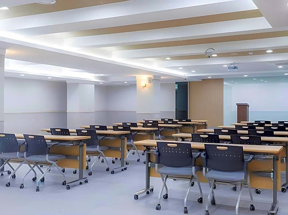 Reborn Suwon Silkroad Hotel