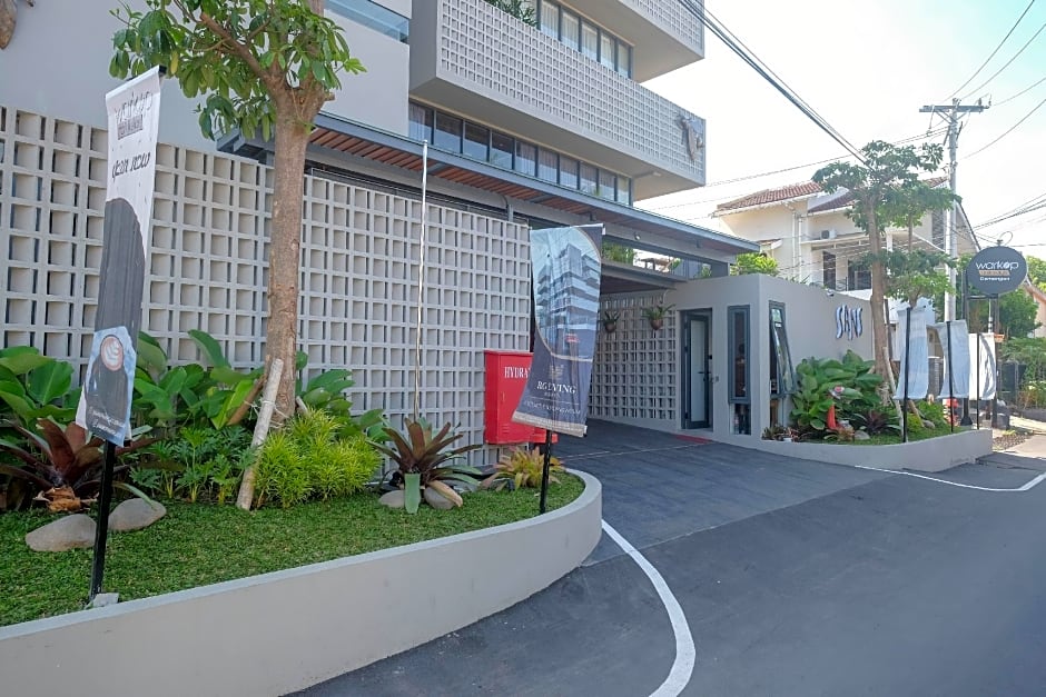 Sans Hotel RG Living Jogja by RedDoorz