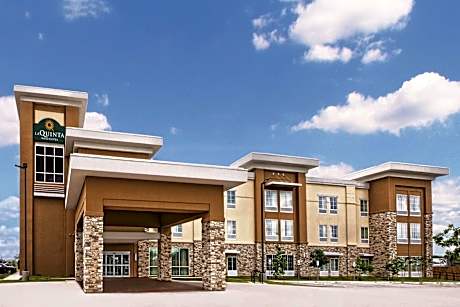 La Quinta Inn & Suites by Wyndham San Antonio by AT&T Center