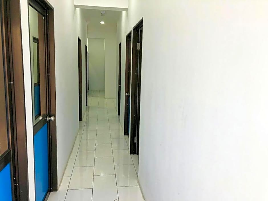 SPOT ON 90077 Cherry's Lodge